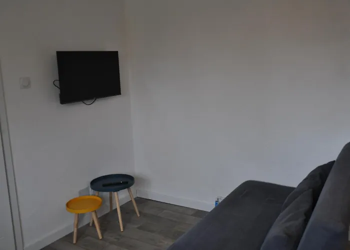 2 Pieces Renove En Rez-De-Chaussee Proche De La Gare