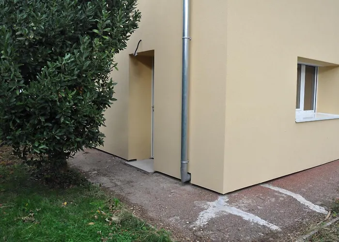 2 Pieces Renove En Rez-De-Chaussee Proche De La Gare