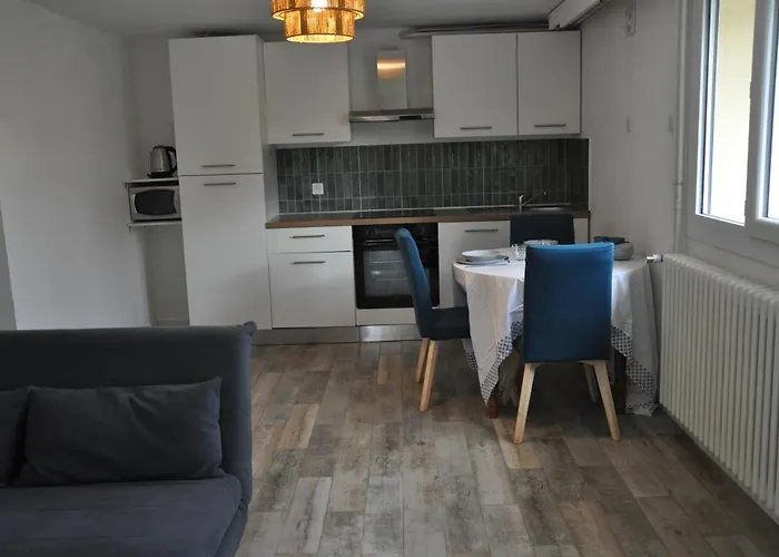 2 Pieces Renove En Rez-De-Chaussee Proche De La Gare