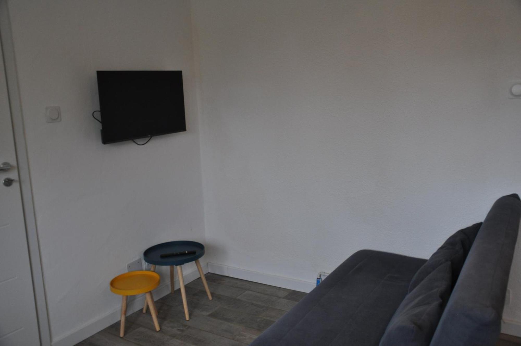 Apartment 2 Pieces Renove En Rez-de-chaussee Proche De La Gare