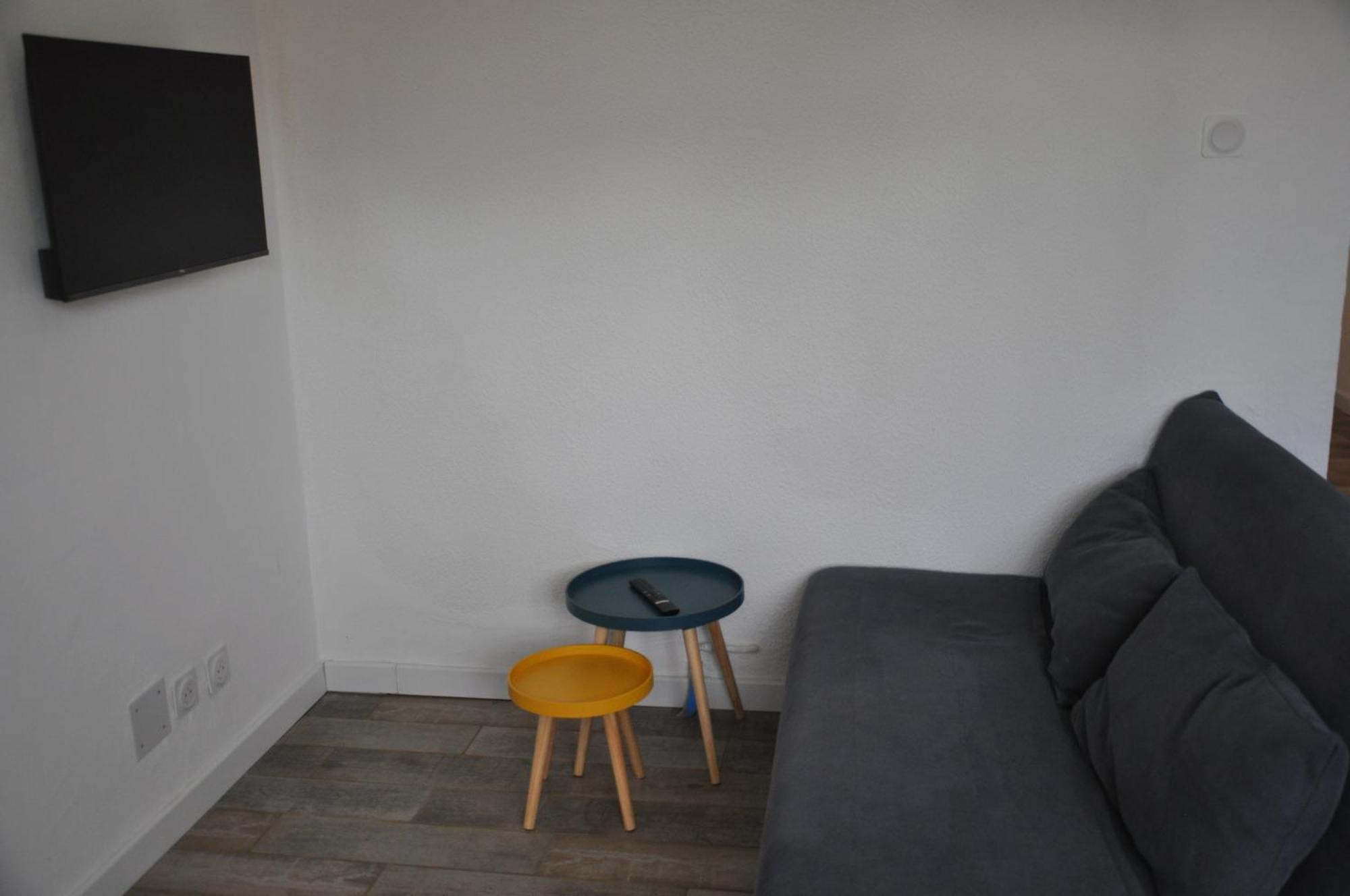 2 Pieces Renove En Rez-de-chaussee Proche De La Gare Apartment *